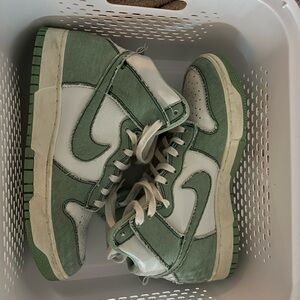 nike green dunks women's 11